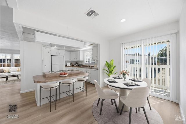 152 Torrey Pine Lane, Bakersfield, CA 93308