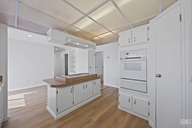 152 Torrey Pine Lane, Bakersfield, CA 93308