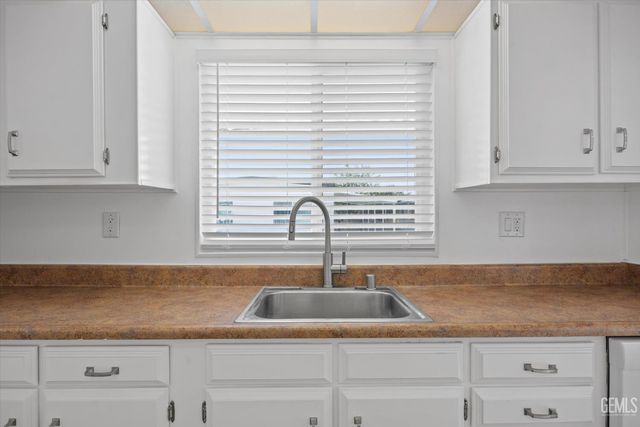 152 Torrey Pine Lane, Bakersfield, CA 93308