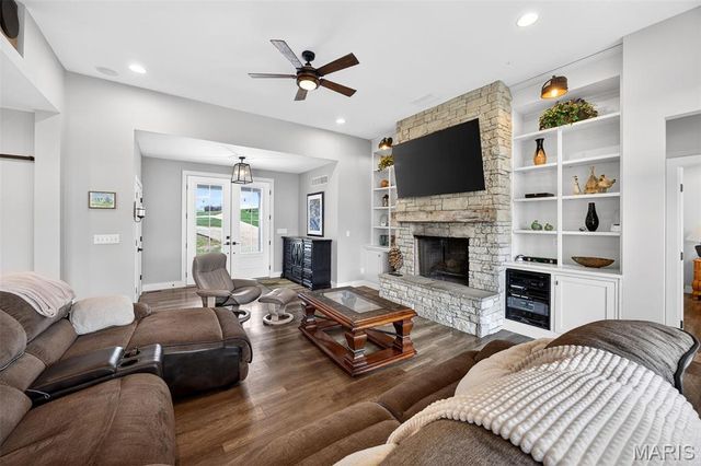 280 Sycamore Lane, Winfield, MO 63389