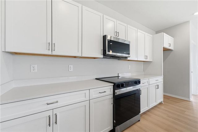 1217 SE Windbreak Street, Lee's Summit, MO 64081