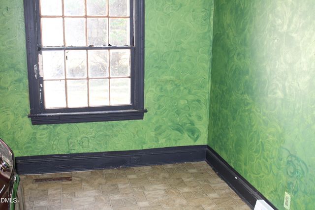 398 N Englewood Drive, Kenly, NC 27542