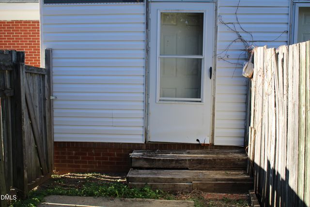 398 N Englewood Drive, Kenly, NC 27542