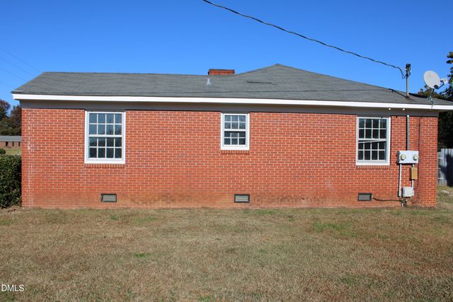 398 N Englewood Drive, Kenly, NC 27542