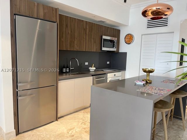 3470 E Coast Ave H0806, Miami, FL 33137