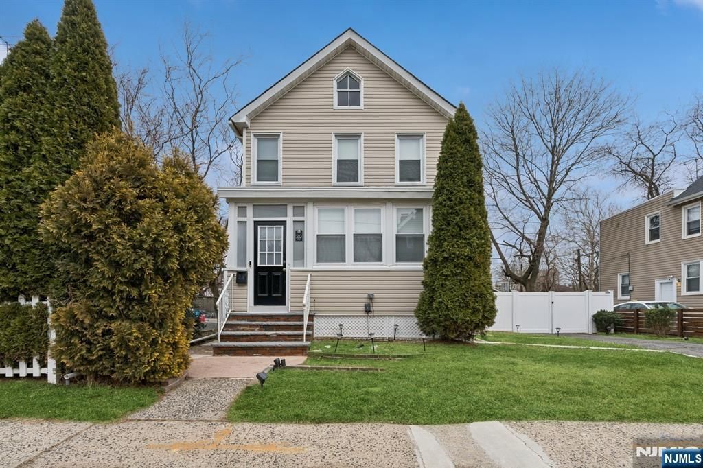 20 Lake Street, East Orange, NJ 07017