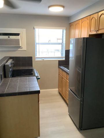 1539 NE 32nd St, Oakland Park, FL 33334