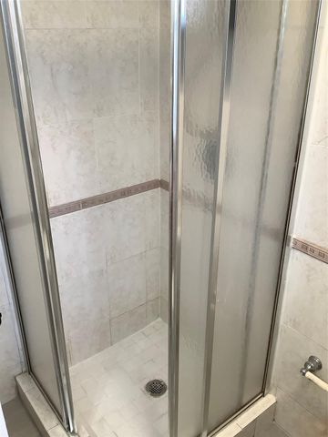 1539 NE 32nd St, Oakland Park, FL 33334