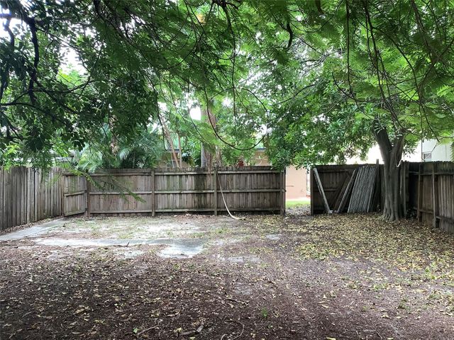 1539 NE 32nd St, Oakland Park, FL 33334