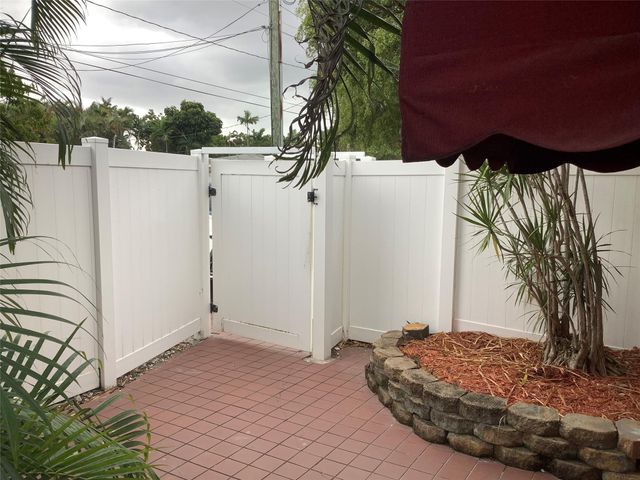 1539 NE 32nd St, Oakland Park, FL 33334