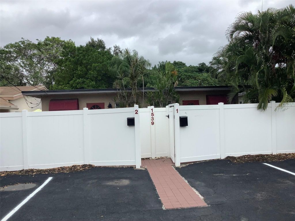 1539 NE 32nd St, Oakland Park, FL 33334