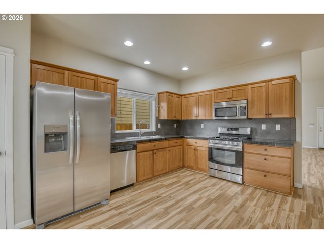 21626 Sw PARKIN Ln, Beaverton, OR 97003