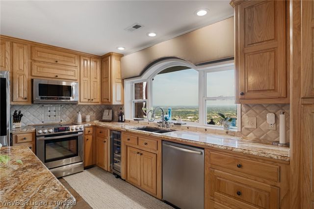 411 Wincrest Circle, Poteau, OK 74953