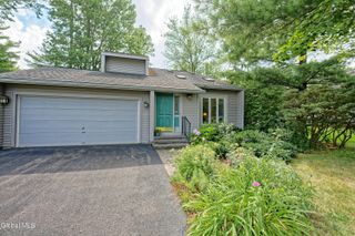 35 Warwick Way, Niskayuna, NY 12309