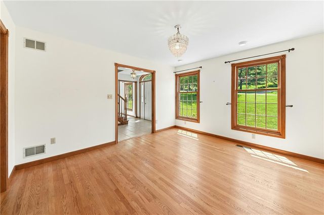 1975 Mountain Hill Lane, Lower Saucon Twp, PA 18055