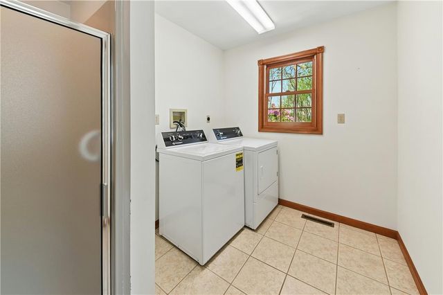 1975 Mountain Hill Lane, Lower Saucon Twp, PA 18055