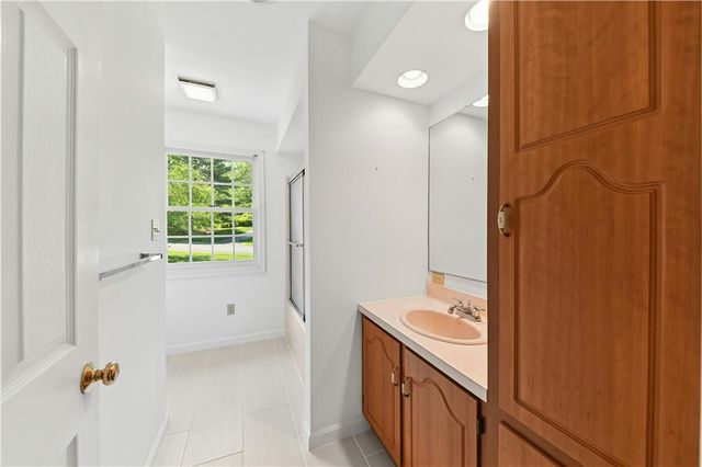 1975 Mountain Hill Lane, Lower Saucon Twp, PA 18055