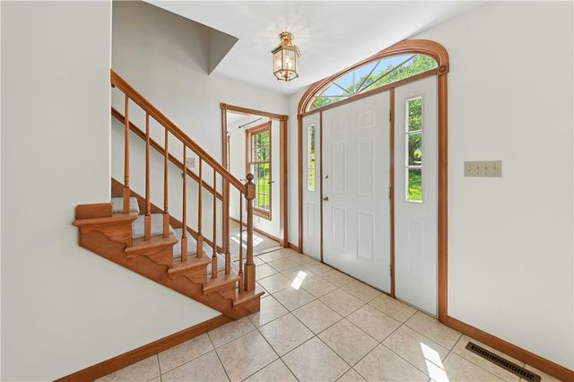 1975 Mountain Hill Lane, Lower Saucon Twp, PA 18055