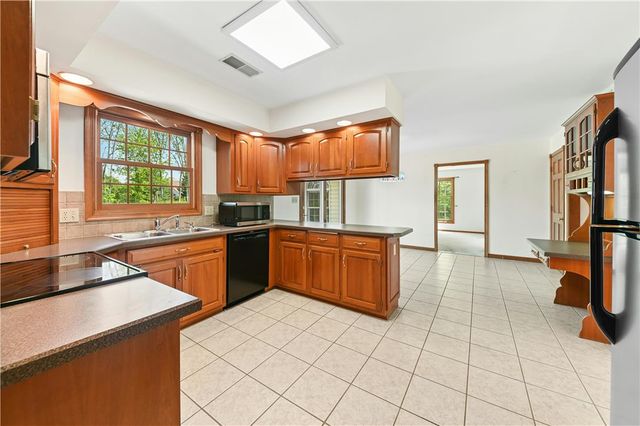 1975 Mountain Hill Lane, Lower Saucon Twp, PA 18055