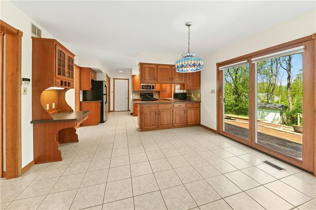 1975 Mountain Hill Lane, Lower Saucon Twp, PA 18055