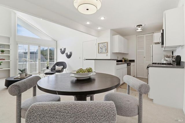 186 Larkspur Plaza Dr, Larkspur, CA 94939