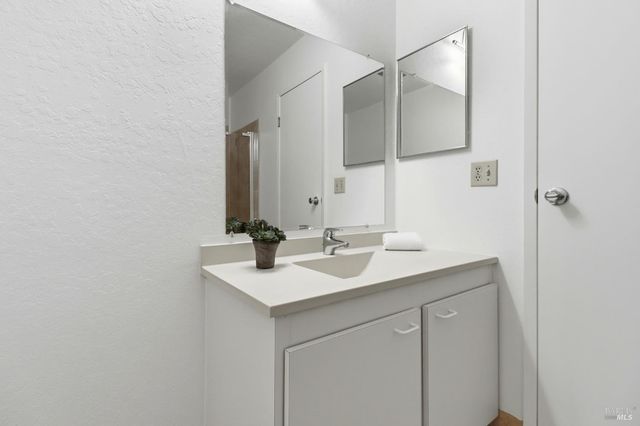 186 Larkspur Plaza Dr, Larkspur, CA 94939