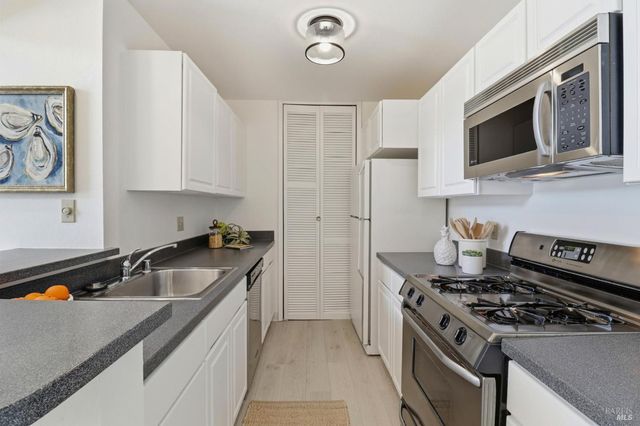 186 Larkspur Plaza Dr, Larkspur, CA 94939