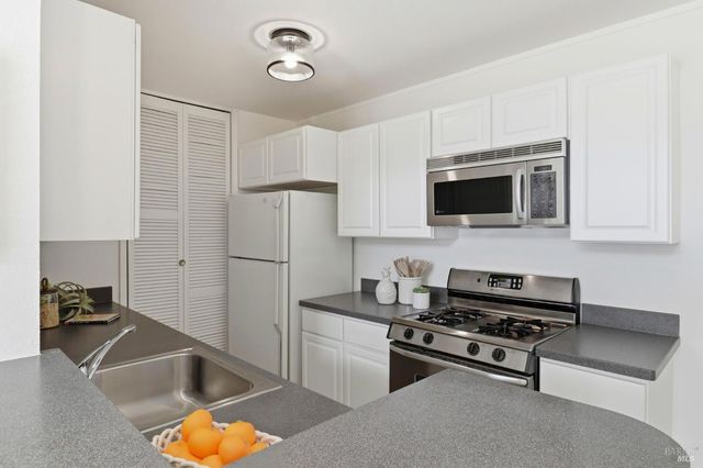 186 Larkspur Plaza Dr, Larkspur, CA 94939