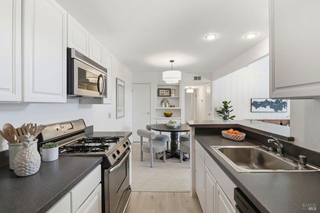 186 Larkspur Plaza Dr, Larkspur, CA 94939