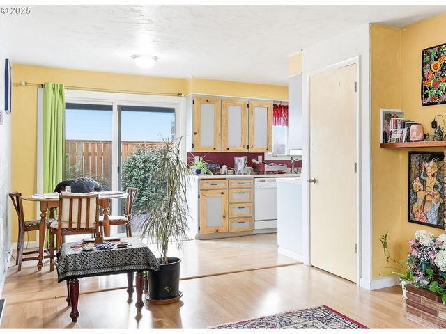 207 W D St, Springfield, OR 97477