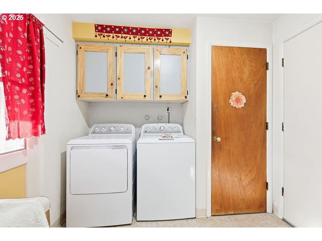 207 W D St, Springfield, OR 97477