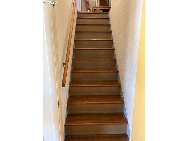 207 W D St, Springfield, OR 97477