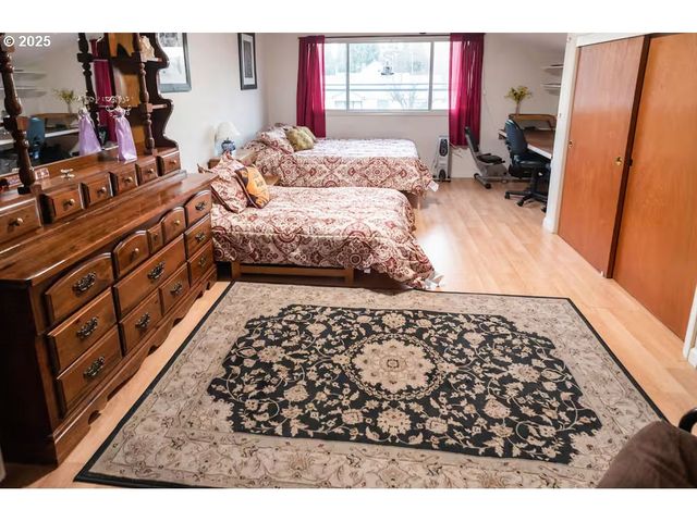 207 W D St, Springfield, OR 97477