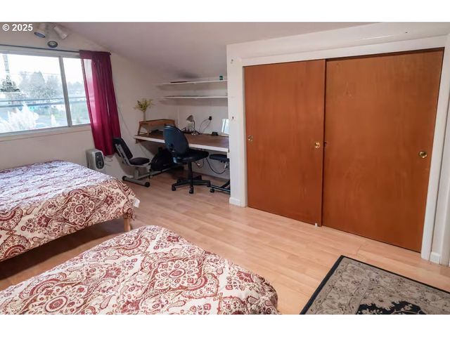 207 W D St, Springfield, OR 97477