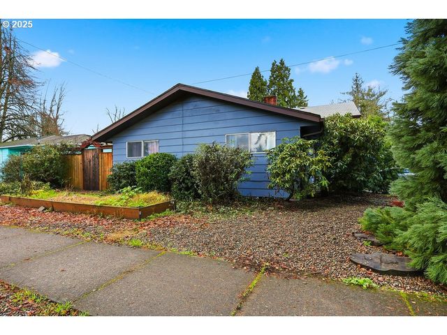 207 W D St, Springfield, OR 97477