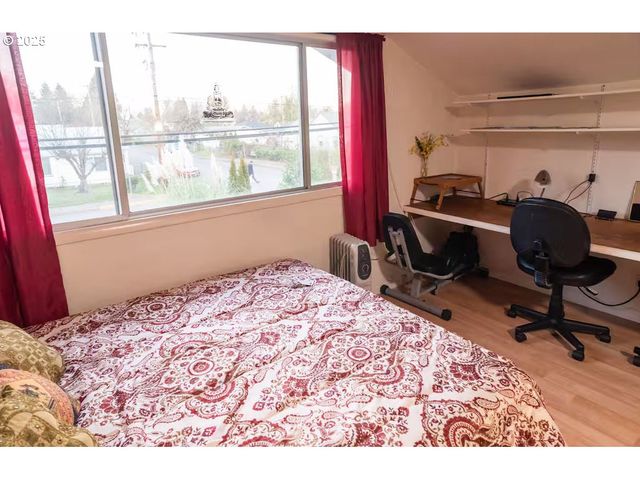 207 W D St, Springfield, OR 97477