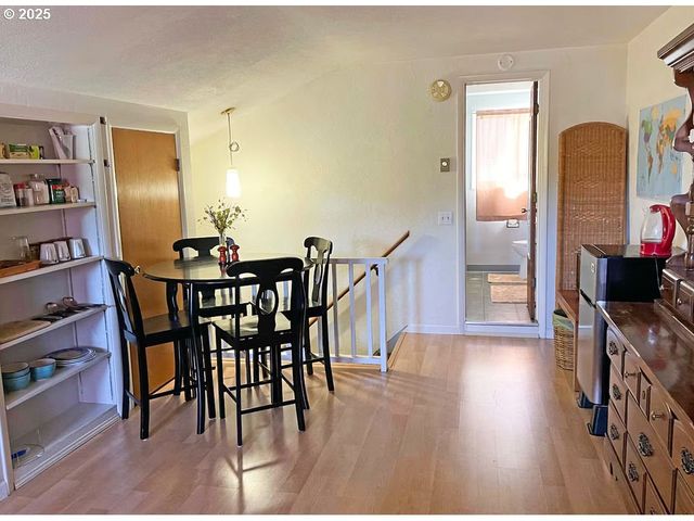 207 W D St, Springfield, OR 97477