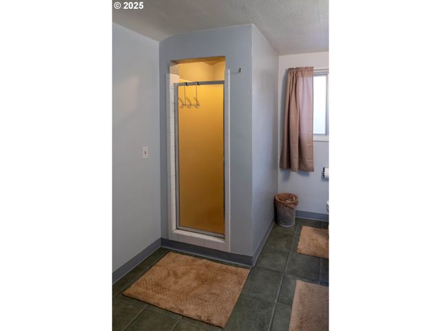 207 W D St, Springfield, OR 97477