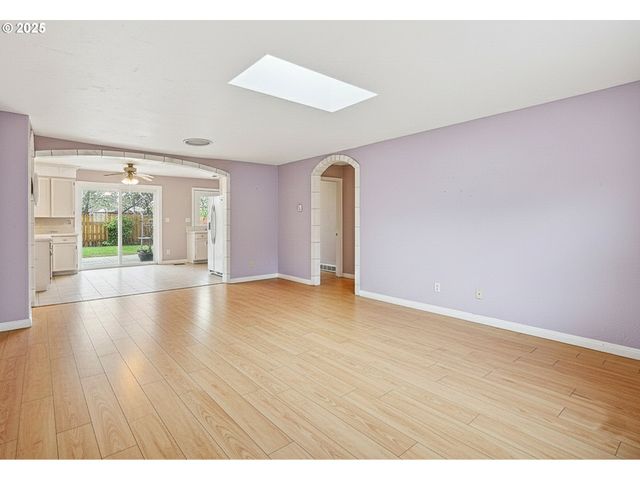 207 W D St, Springfield, OR 97477