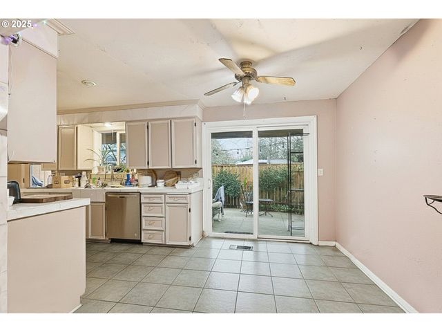 207 W D St, Springfield, OR 97477