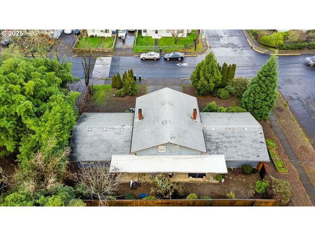 207 W D St, Springfield, OR 97477