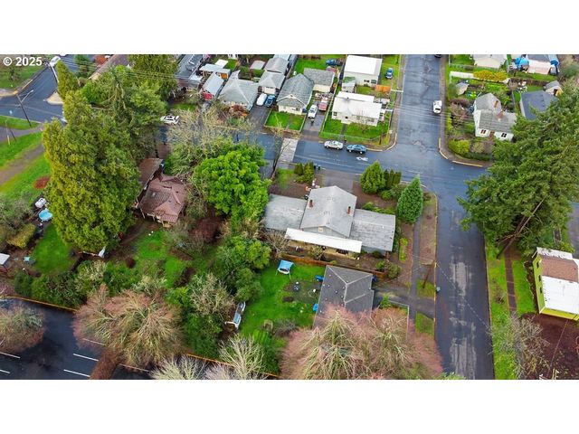 207 W D St, Springfield, OR 97477