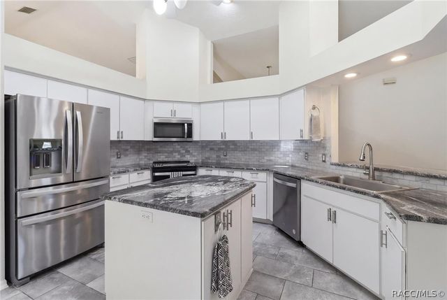 72 W Honey Palm Loop, Beverly Hills, FL 34465