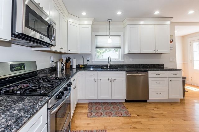 83 Saunders Rd, Norwood, MA 02062