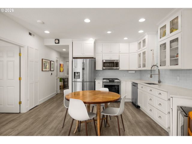 103 3RD St, Lake Oswego, OR 97034