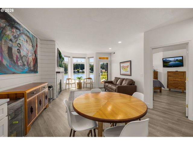 103 3RD St, Lake Oswego, OR 97034