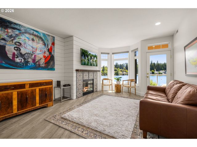 103 3RD St, Lake Oswego, OR 97034