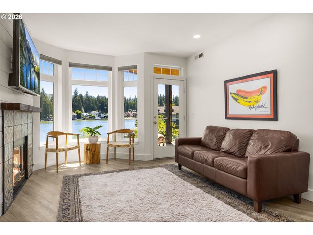 103 3RD St, Lake Oswego, OR 97034