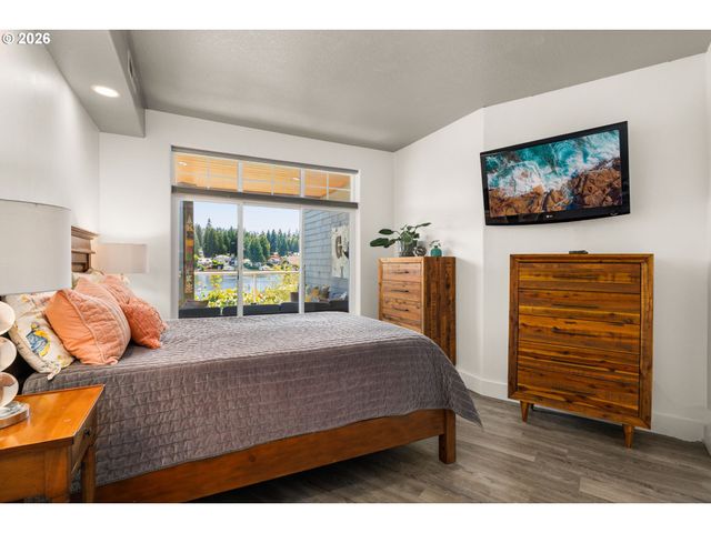 103 3RD St, Lake Oswego, OR 97034