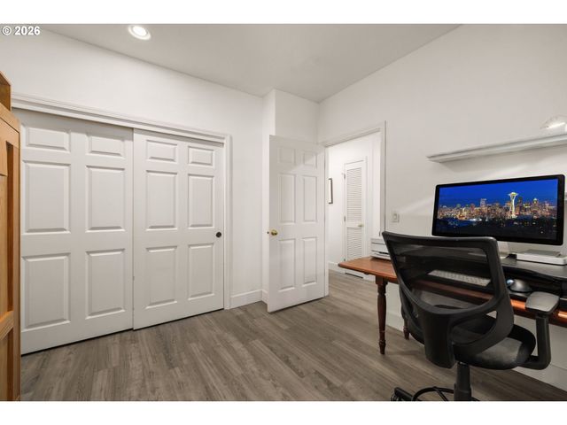 103 3RD St, Lake Oswego, OR 97034